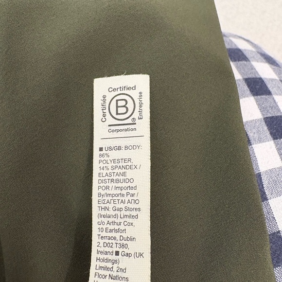 Athleta Olive Green Crossroads Shorts Size Medium - Picture 10 of 10